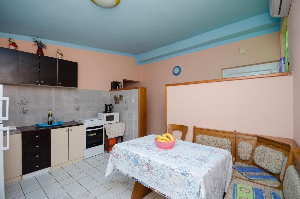 Apartment Marija Zdenko โลปาร์ ภายนอก รูปภาพ